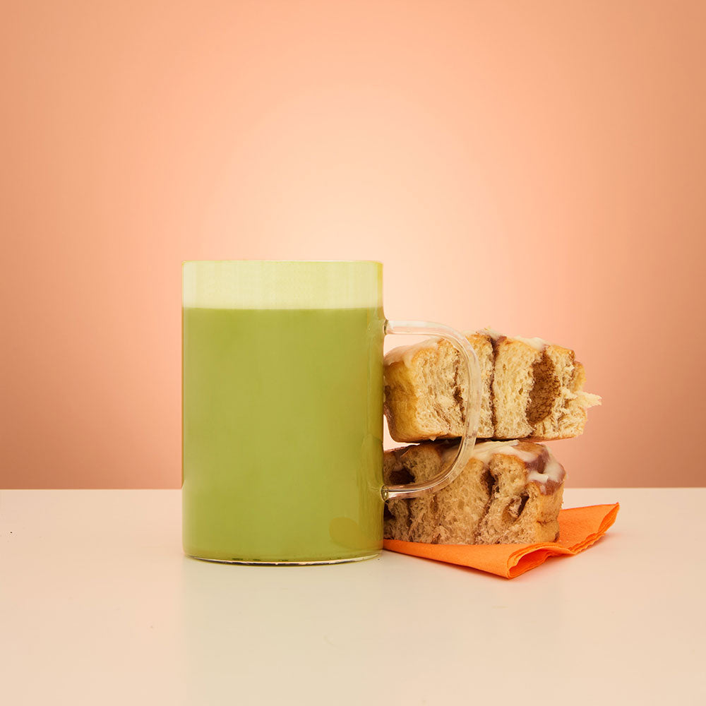 cinnamon bun matcha hot with cinnamon buns