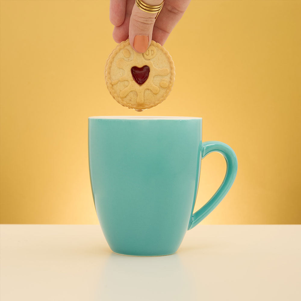 jammy dodgers biscuit tea dunking